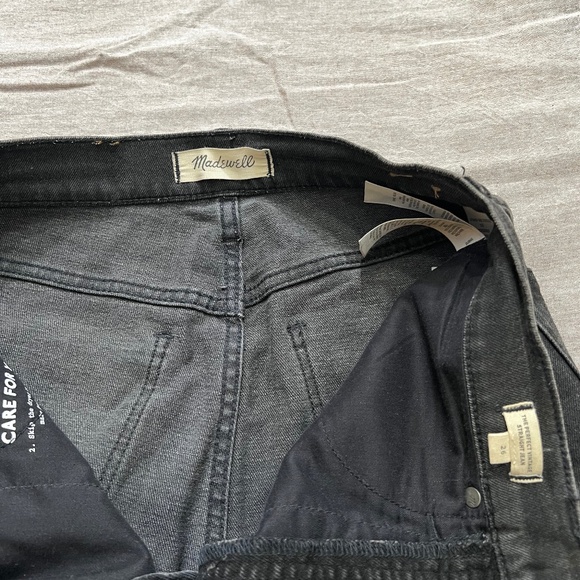 Madewell The Perfect Vintage Straight Jean in Nela Wash: Slit-Hem Edition - Picture 5 of 10